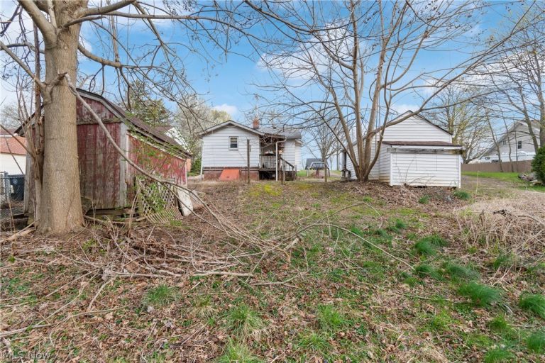 1664 Woods Road, Akron, OH - Photo 3