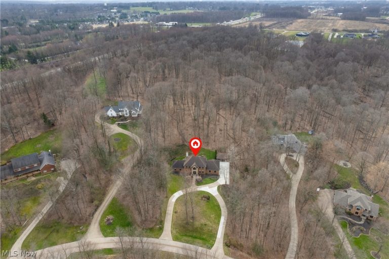 8220 Wilhite Drive, Wadsworth, OH - Photo 2