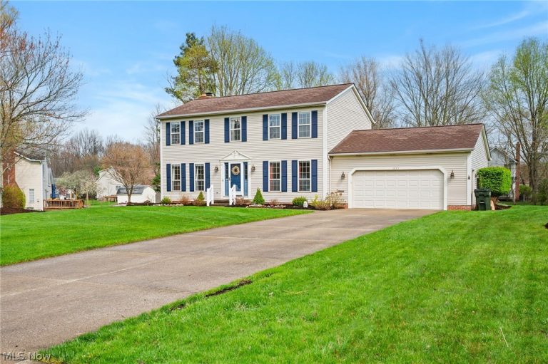 1271 Atterbury Drive, Macedonia, OH - Photo 2
