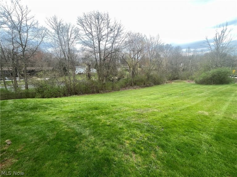 4874 Logan Way, Hubbard, OH - Photo 5