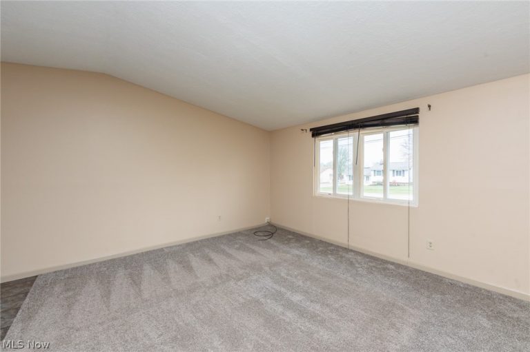 13515 Heatherwood Drive, Brook Park, OH - Photo 6