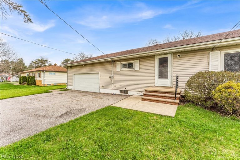 25121 Price Road, Bedford Heights, OH - Photo 3
