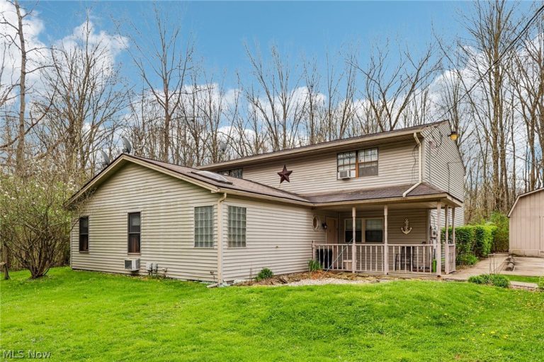 1886 James B Drive, McDonald, OH, 44437