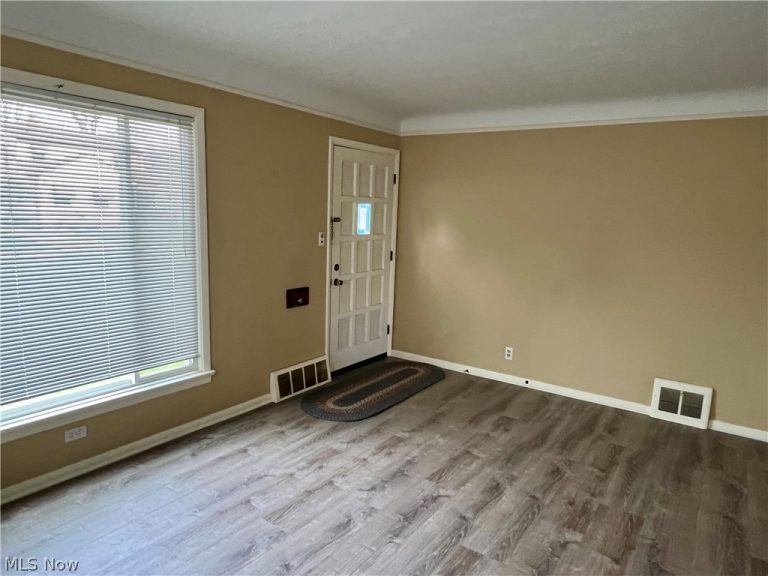 12328 Park Knoll Drive, Garfield Heights, OH - Photo 3