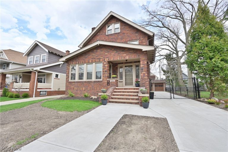 2163 Waterbury Road, Lakewood, OH - Photo 2