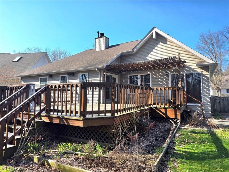 38450 Crossbrook Avenue, Willoughby, OH - Photo 4