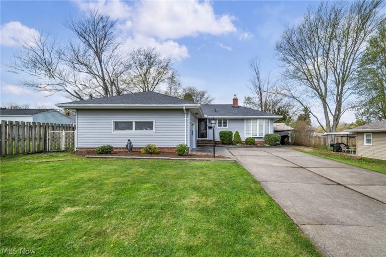 7504 Skylark Drive, Parma, OH - Photo 2