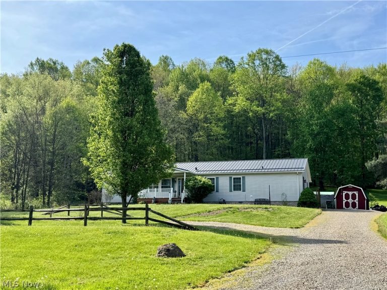 1816 Mud Run Road, New Philadelphia, OH - Photo 2