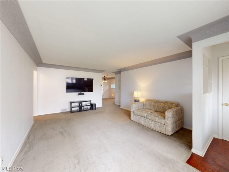 26361 Elinore Avenue, Euclid, OH - Photo 2