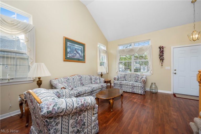 27070 Glenside Lane, Olmsted Twp, OH - Photo 6