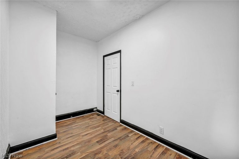 12001 Oakview Avenue #DOWN, Cleveland, OH - Photo 6