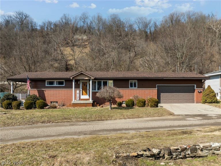 262 Quincy Lane, Tiltonsville, OH - Photo 2