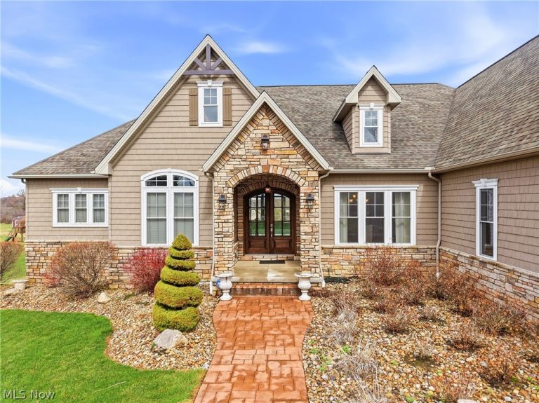 637 Lyonswood Drive, Hinckley, OH - Photo 2