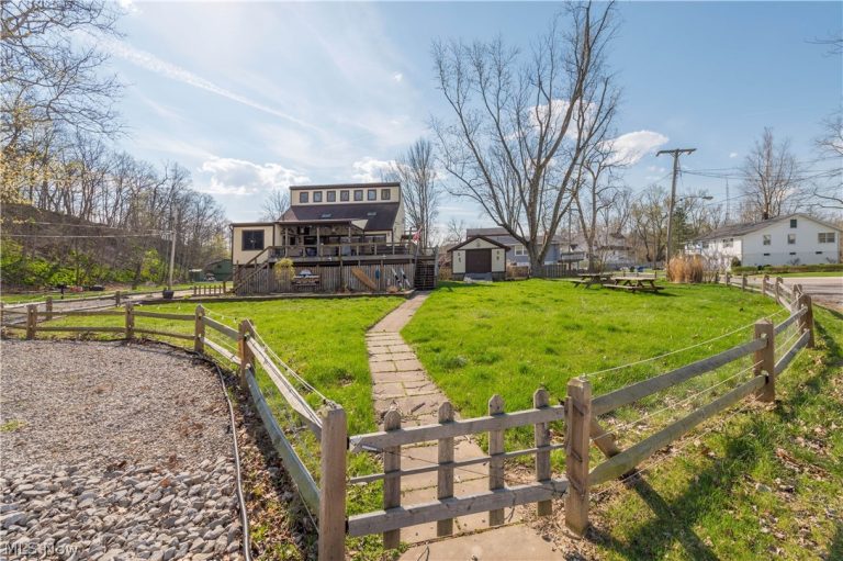 1000 Riverside Drive, Vermilion, OH - Photo 2
