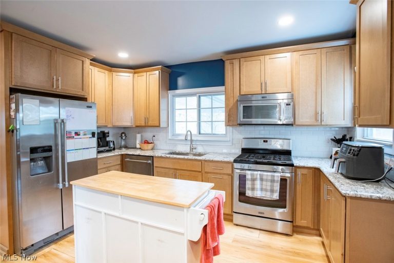 652 Parkway Boulevard, Norton, OH - Photo 4