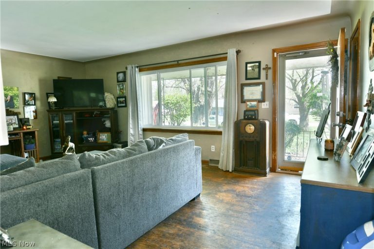 7374 Ranier Trail, Youngstown, OH - Photo 6