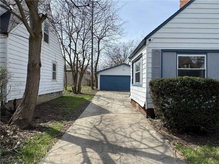 888 Medford Road, Cleveland Heights, OH - Photo 3