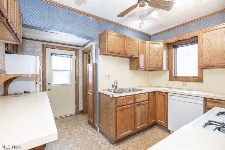 3131 Essex Road, Cleveland Heights, OH - Photo 6