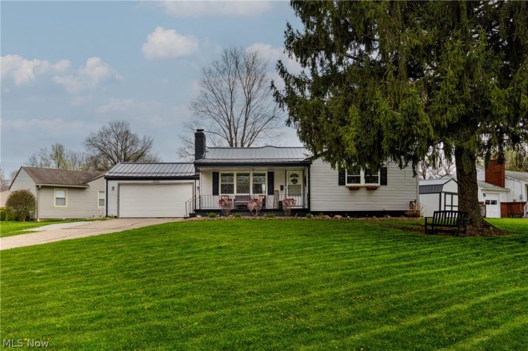 2700 Christine Lane, Youngstown, OH - Photo 3