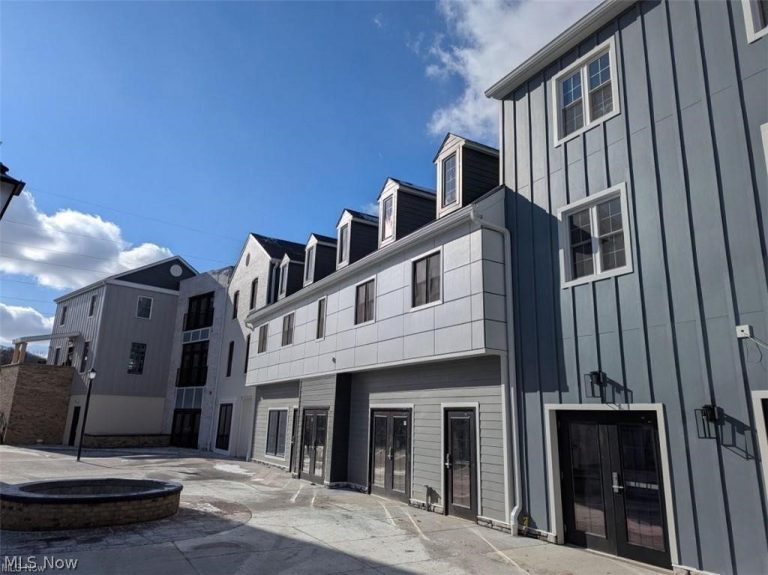 1300 Weathervane Lane #324, Akron, OH - Photo 3