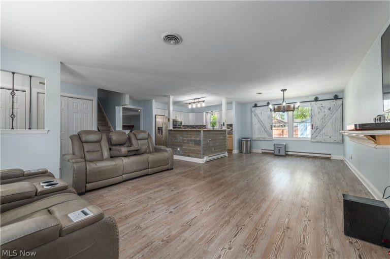 404 Oaknoll Drive, Amherst, OH - Photo 6