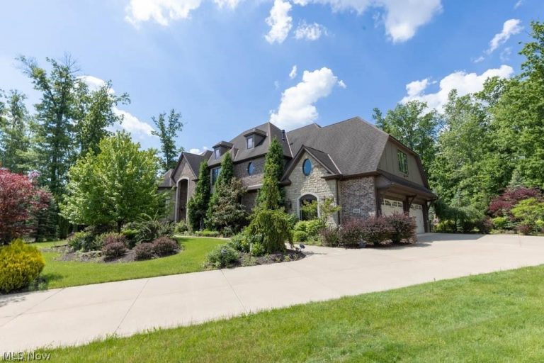 3600 Oxford Circle, Westlake, OH - Photo 3