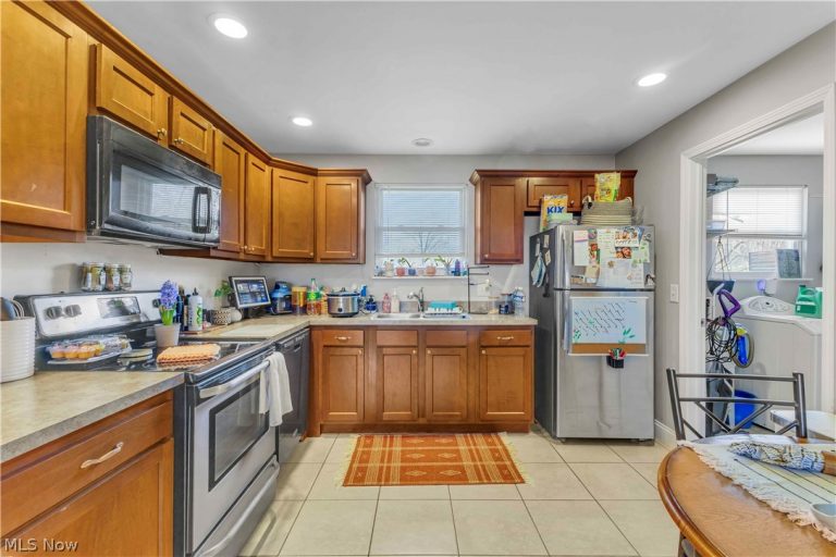 2587 Jaycox Road, Avon, OH - Photo 4