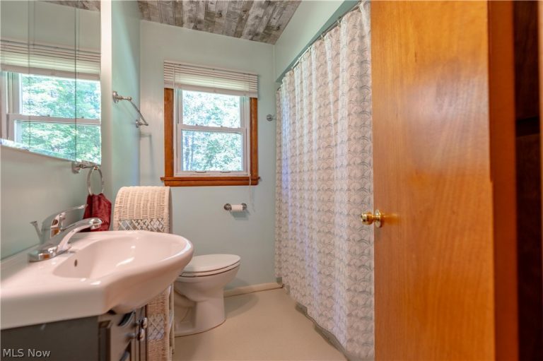 13526 Glenvale Avenue, Uniontown, OH - Photo 8