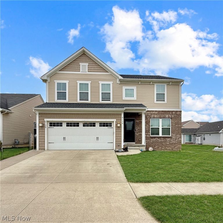 6138 Meadow Farm Lane, Lorain, OH - Photo 4