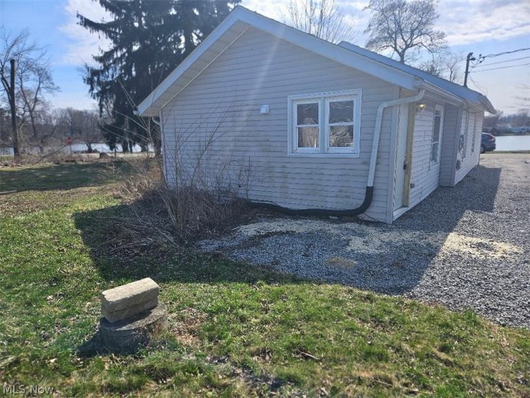 27292 Lake Front Drive, Beloit, OH - Photo 2