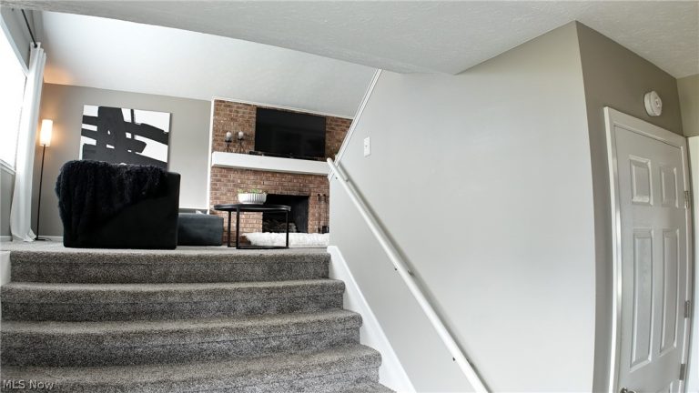 8407 Barton Drive, Strongsville, OH - Photo 6