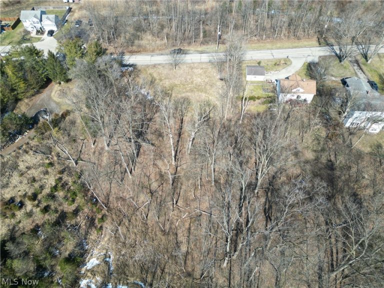 6579 Hathaway Road, Valley View, OH - Photo 8