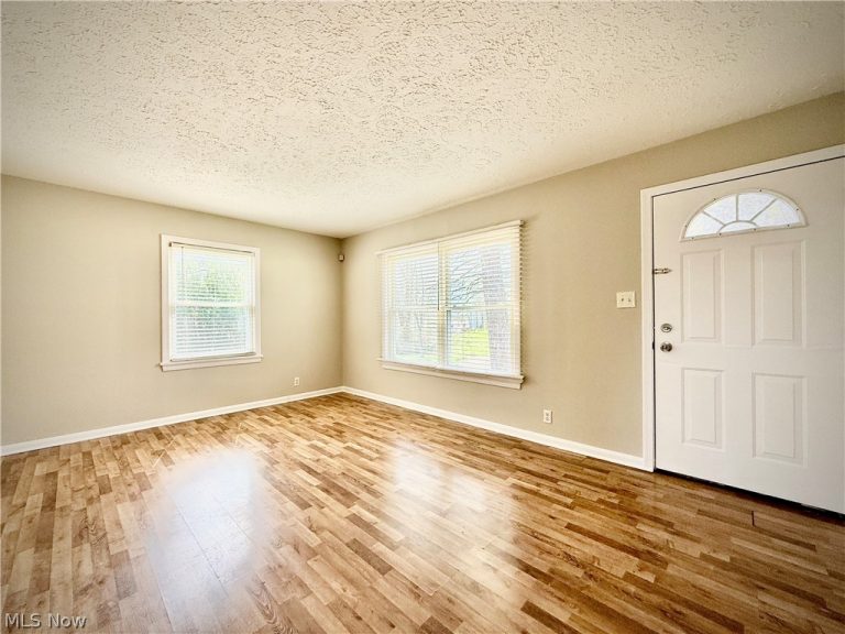 1331 Sunrise Drive, Akron, OH - Photo 8