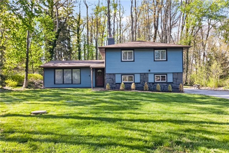 26 Sandy Hill Road, Sagamore Hills, OH, 44067