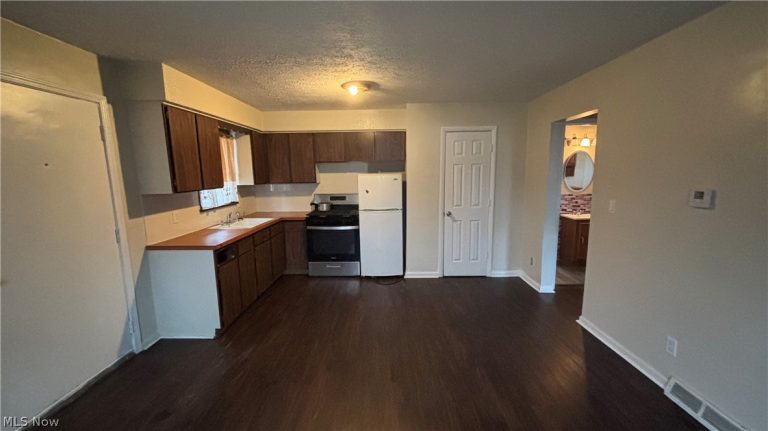 1212 Derbydale Road, Akron, OH - Photo 8