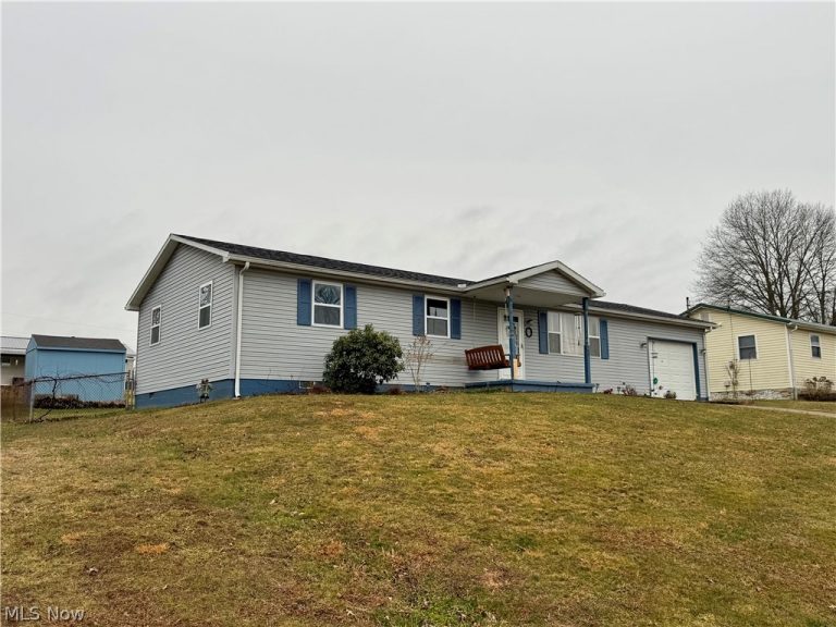 184 Locust Drive, Mineral Wells, WV - Photo 2