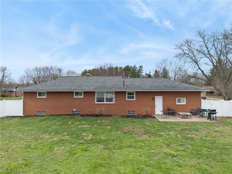 3335 Meadowwood Street, Massillon, OH - Photo 2