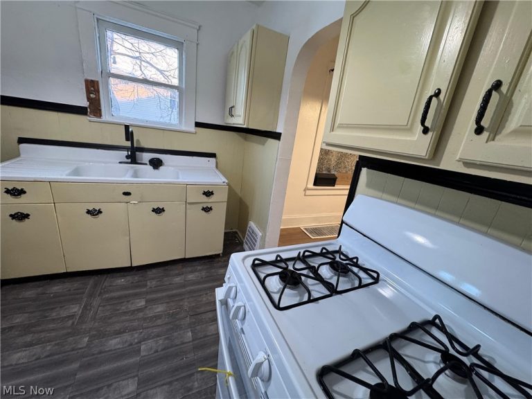 117 Kent Court, Akron, OH - Photo 6