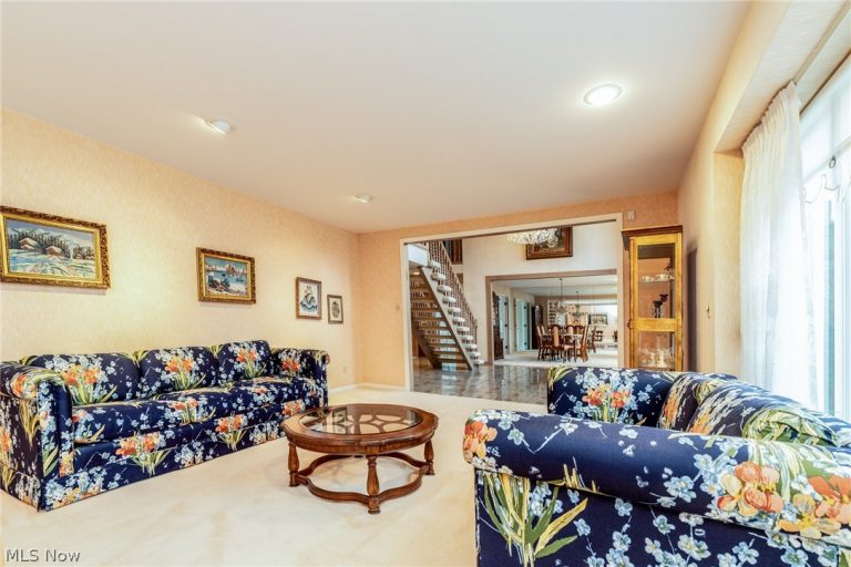 25235 Penshurst Drive, Beachwood, OH - Photo 6