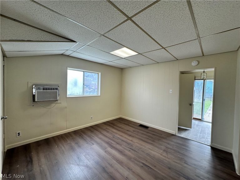 314 Adolphus Street, Chester, WV - Photo 8
