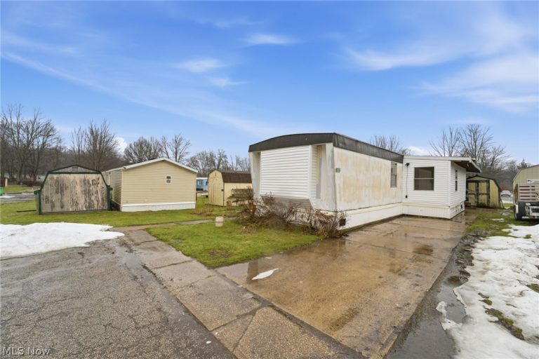 3583 Austin Road #102, Geneva, OH - Photo 2