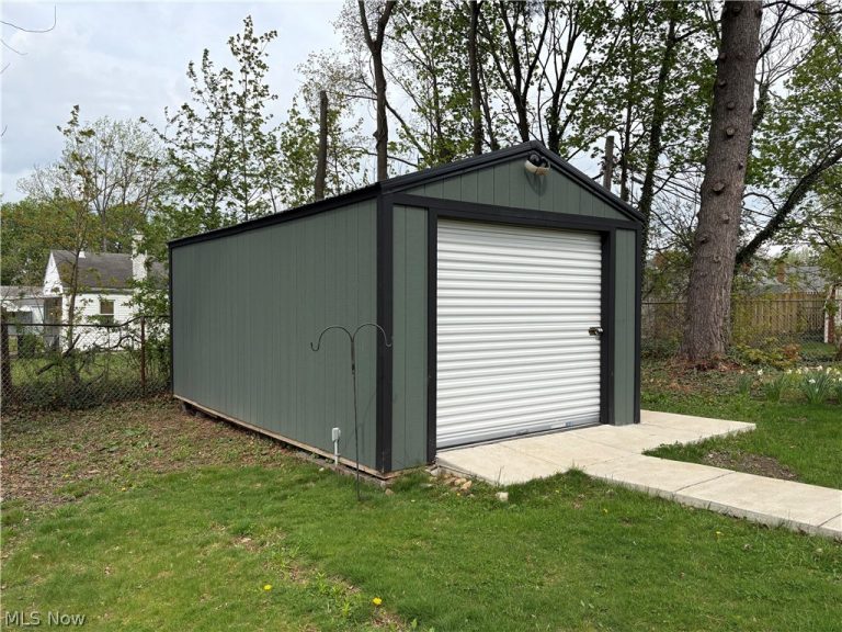 1216 Hardesty Boulevard, Akron, OH - Photo 6