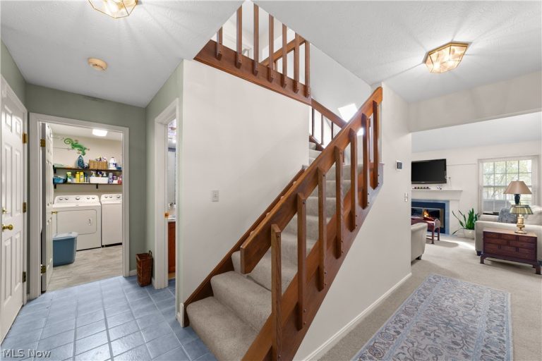5800 Ridgeview Lane, Willoughby, OH - Photo 6