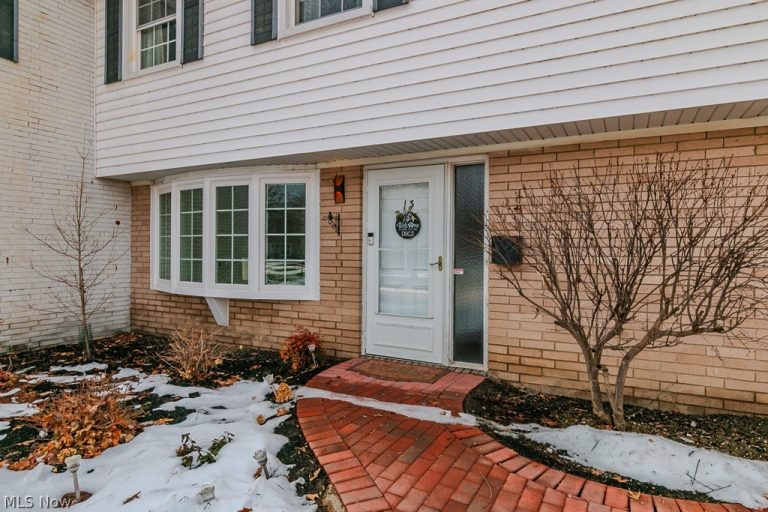 10 Meadowlawn Drive #13, Mentor, OH - Photo 2