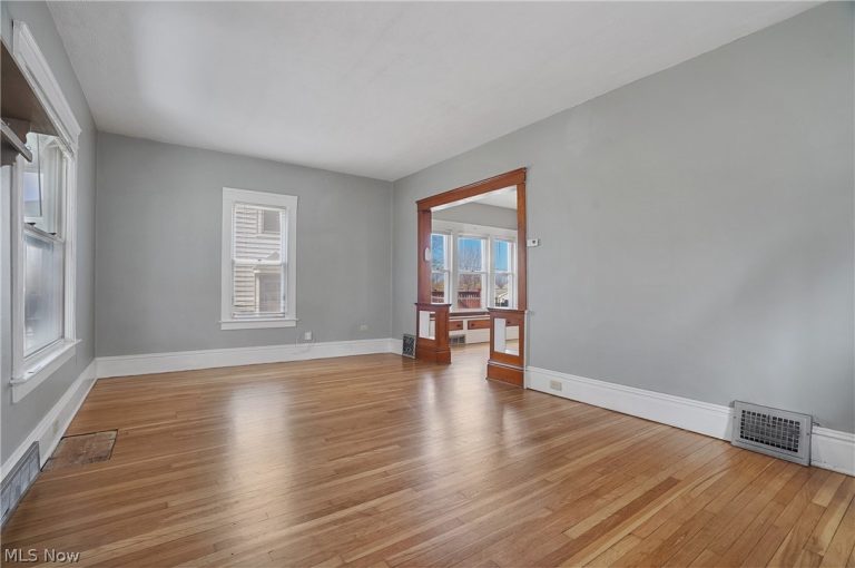 8805 Jeffries Avenue, Cleveland, OH - Photo 4