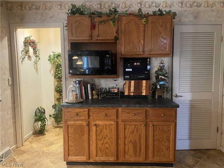 68499 Greenwood Street, St Clairsville, OH - Photo 6