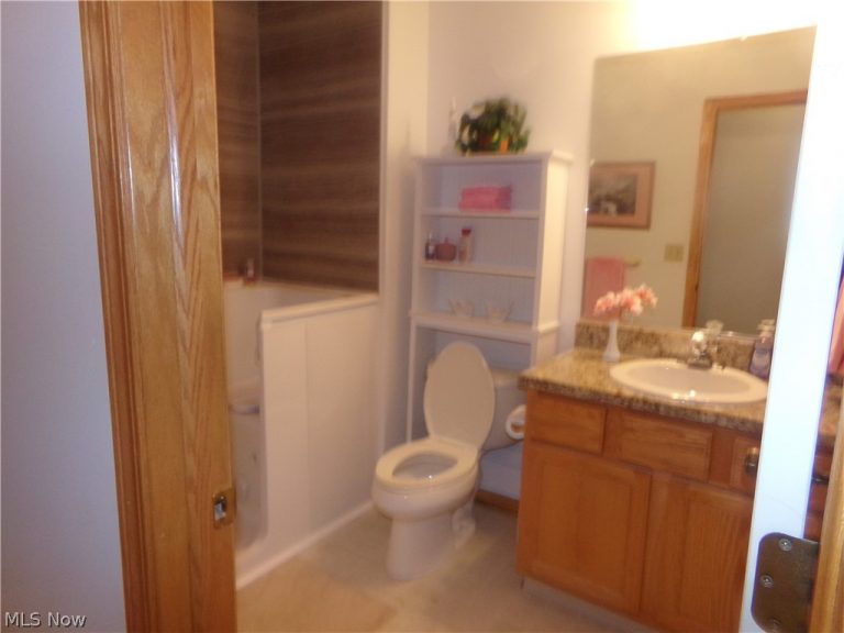 7580 Dover Lane, Parma, OH - Photo 8