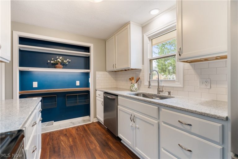 7825 Oakdale Street, Massillon, OH - Photo 8