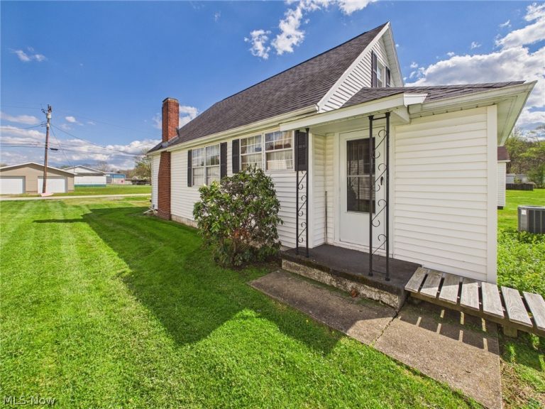 90 Third Street, Parkersburg, WV - Photo 3