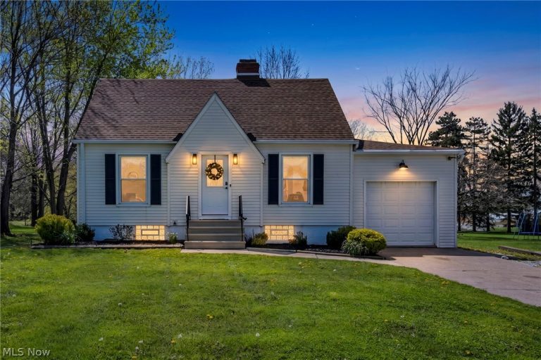 375 Hillside Road, Seven Hills, OH - Photo 2
